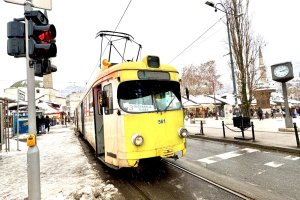 バシチャルシャ駅前