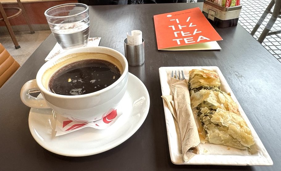 Spanakotiropita 型の Bougatsa
